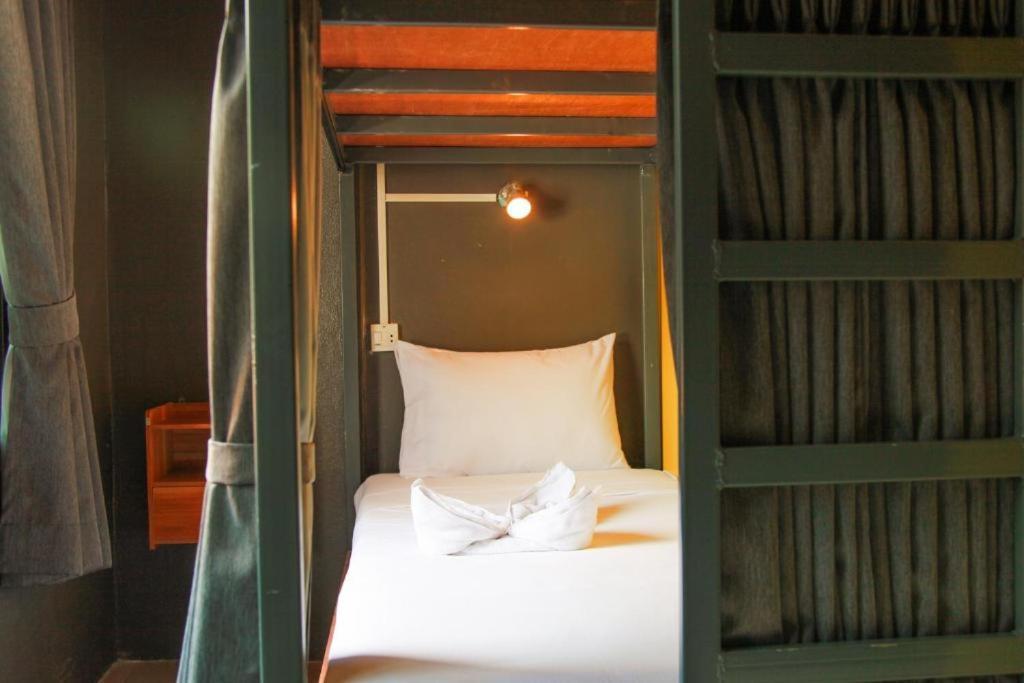 Pond'S Hostel Ko Tao Exterior photo