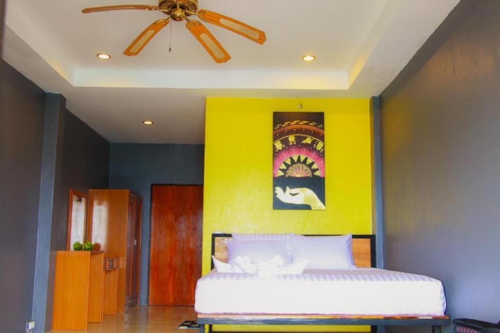 Pond'S Hostel Ko Tao Exterior photo